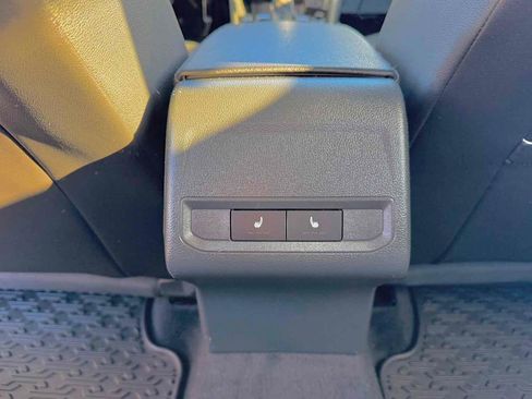 Used 2019 Volkswagen Jetta SE w/ Cold Weather Package image 17