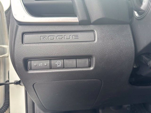 Used 2024 Nissan Rogue S AWD/4WD image 14