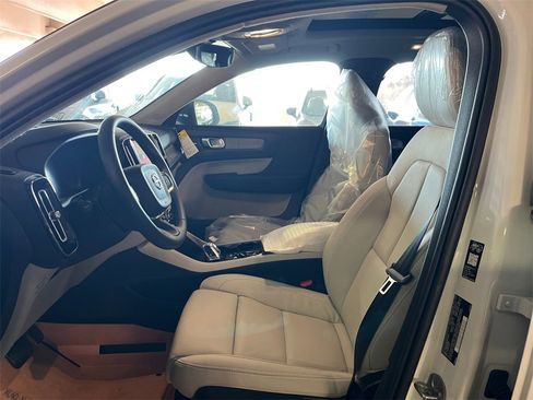 New 2026 Volvo XC40 B5 Ultra w/ Protection Package Premier image 10