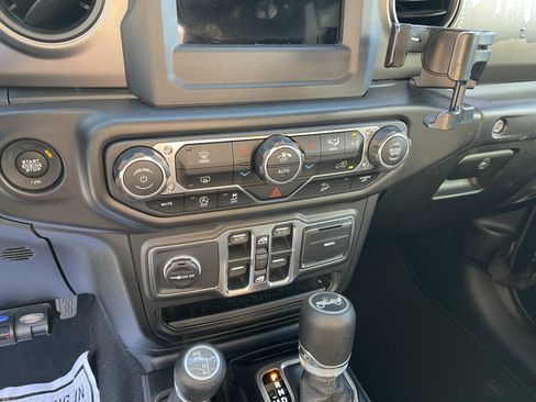 Used 2018 Jeep Wrangler Unlimited Sport S AWD/4WD image 19