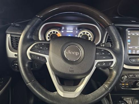 Used 2018 Jeep Cherokee Overland w/ Technology Group image 20