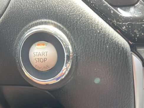 Used 2015 Nissan Pathfinder SV FWD image 35
