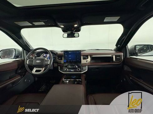 Used 2024 Ford Expedition Limited AWD/4WD image 10