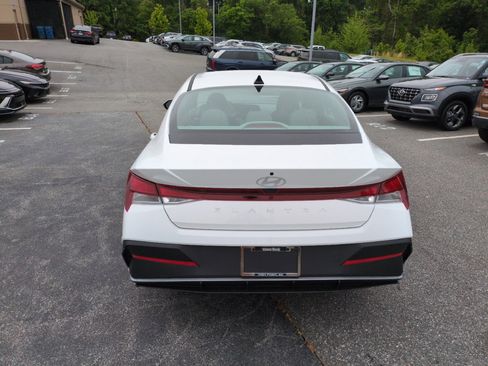 New 2026 Hyundai Elantra SE FWD image 8