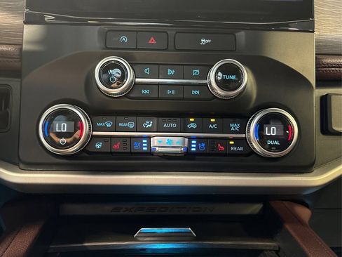 Certified 2024 Ford Expedition Limited AWD/4WD image 35