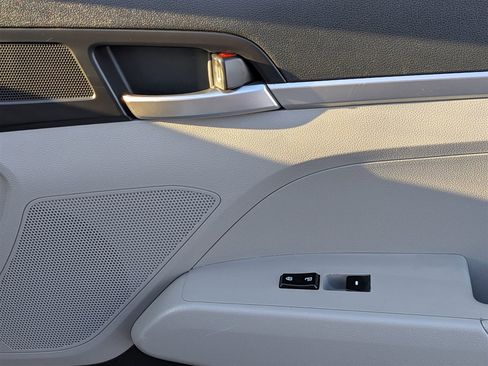 Used 2020 Hyundai Elantra SE image 29