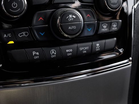 Used 2022 Jeep Grand Cherokee Limited w/ Tech Group image 37