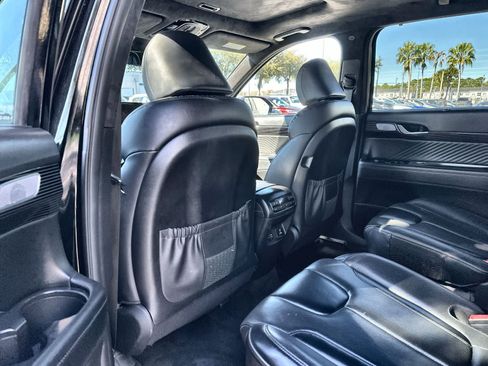 Used 2024 Hyundai Palisade Calligraphy image 12