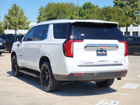 Used 2022 GMC Yukon SLT w/ SLT Premium Package RWD image 4