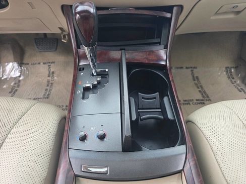 Used 2011 Toyota Avalon Limited image 36