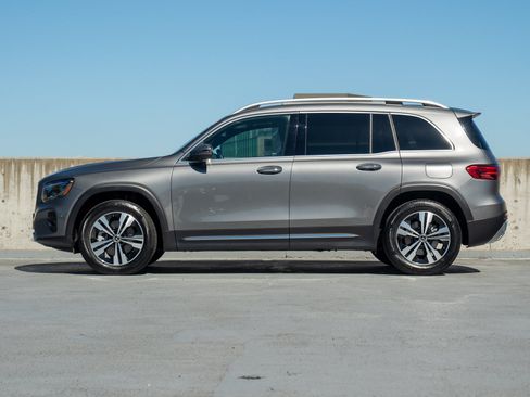 Used 2026 Mercedes-Benz GLB 250 4MATIC image 3