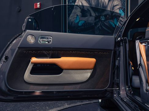 Used 2018 Rolls-Royce Wraith RWD image 26