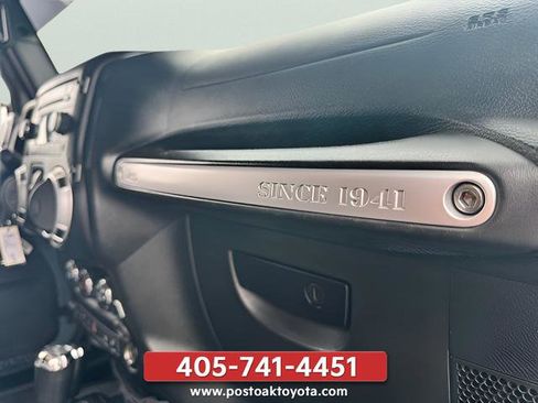 Used 2015 Jeep Wrangler Unlimited Sahara w/ Connectivity Group AWD/4WD image 20