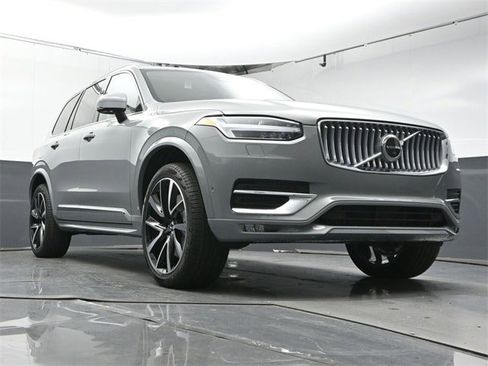 New 2025 Volvo XC90 B5 Plus w/ Protection Package Premier image 35