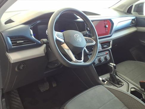 Certified 2022 Volkswagen Taos SE image 9