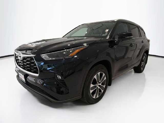Certified 2026 Toyota Highlander XLE AWD/4WD image 3