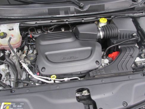 Used 2023 Chrysler Pacifica Touring-L FWD image 43