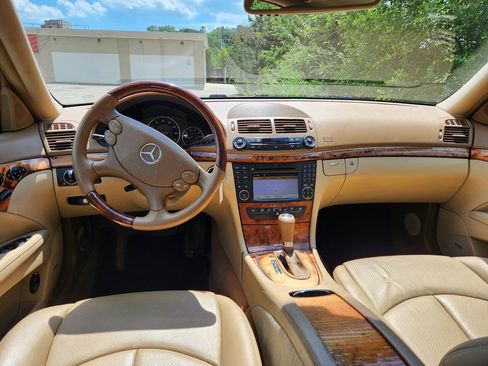 Used 2009 Mercedes-Benz E 350 4MATIC Sedan image 15