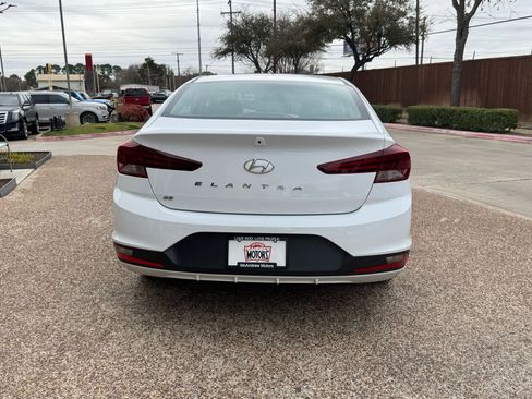 Used 2020 Hyundai Elantra SE w/ Cargo Package (C1) image 9