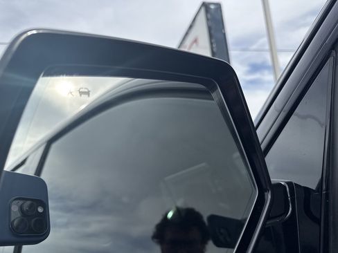 Used 2019 Cadillac Escalade Premium Luxury w/ Escalade Sport Edition AWD/4WD image 12