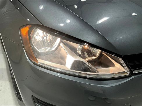 Used 2017 Volkswagen Golf S image 31