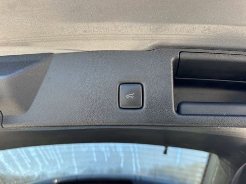 Used 2022 Ford Escape SE w/ SE Sport Appearance Package image 30