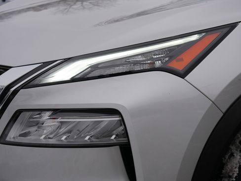Certified 2023 Nissan Rogue SV image 16