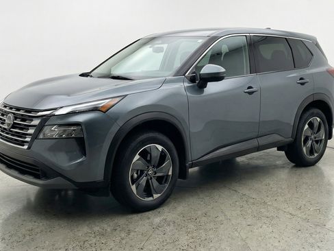 Used 2025 Nissan Rogue SV image 3