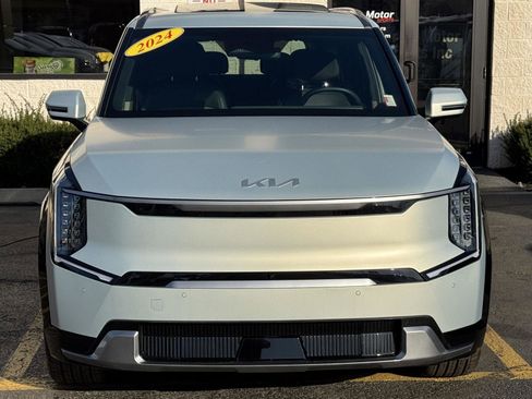 Used 2024 Kia EV9 Land image 4