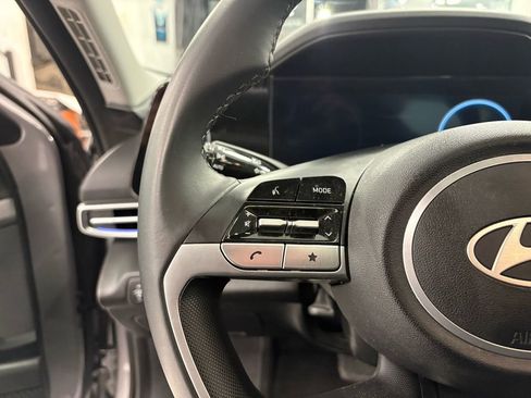 Used 2025 Hyundai Elantra SEL image 18