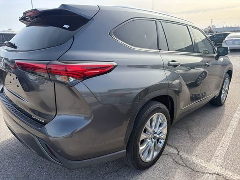 Used 2023 Toyota Highlander Limited image 6