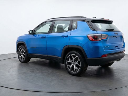 Used 2025 Jeep Compass Limited image 6