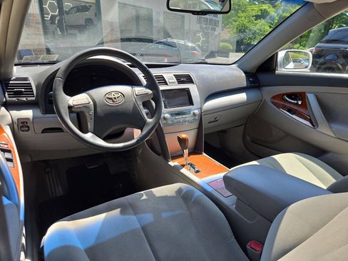 Used 2009 Toyota Camry XLE FWD image 19