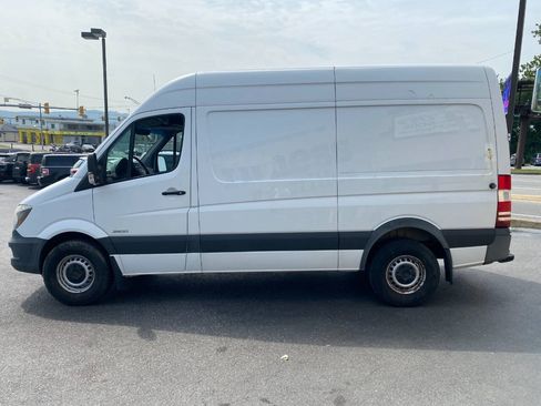 Used 2014 Freightliner Sprinter 2500 RWD image 6