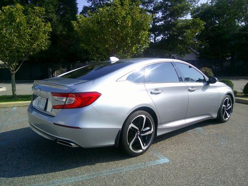 Used 2018 Honda Accord Sport image 12