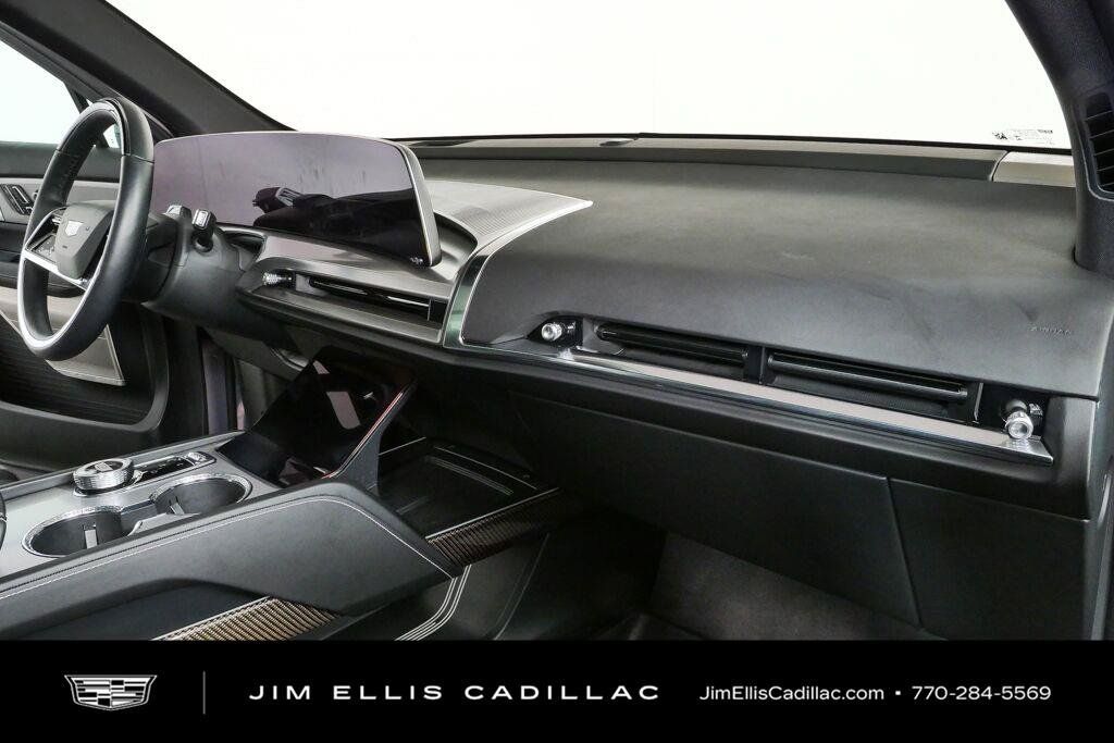 Certified 2026 Cadillac Vistiq Luxury w/ LPO, Floor Liner Package AWD/4WD image 24