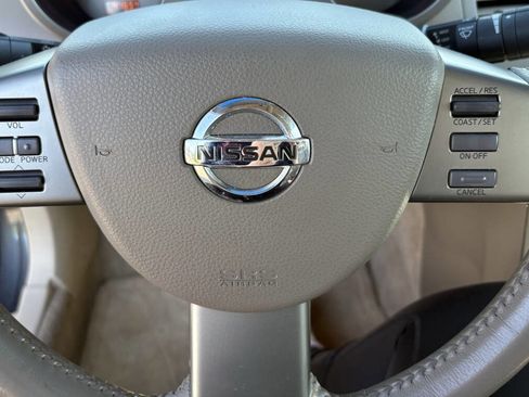 Used 2005 Nissan Maxima 3.5 SL w/ (T05) Navigation System Pkg FWD image 11