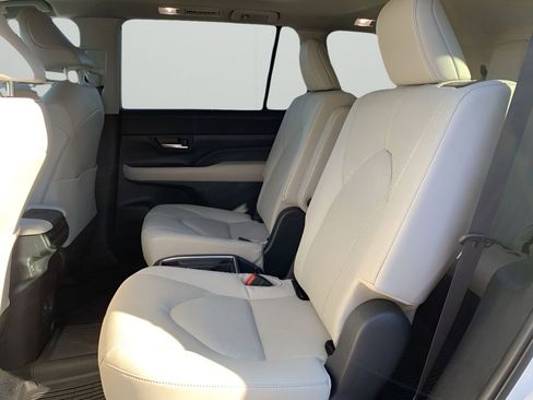 Used 2024 Toyota Grand Highlander Limited image 13