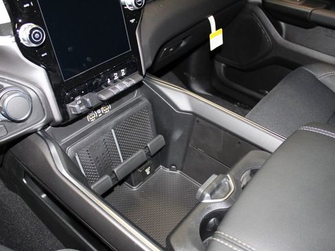 New 2026 RAM 1500 4x4 Crew Cab image 19