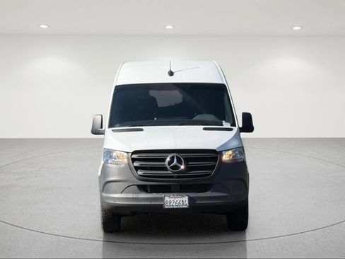 Used 2024 Mercedes-Benz Sprinter 2500 image 8
