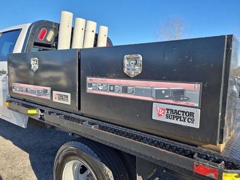 Used 2022 GMC Sierra 3500 Pro w/ Convenience Package image 11