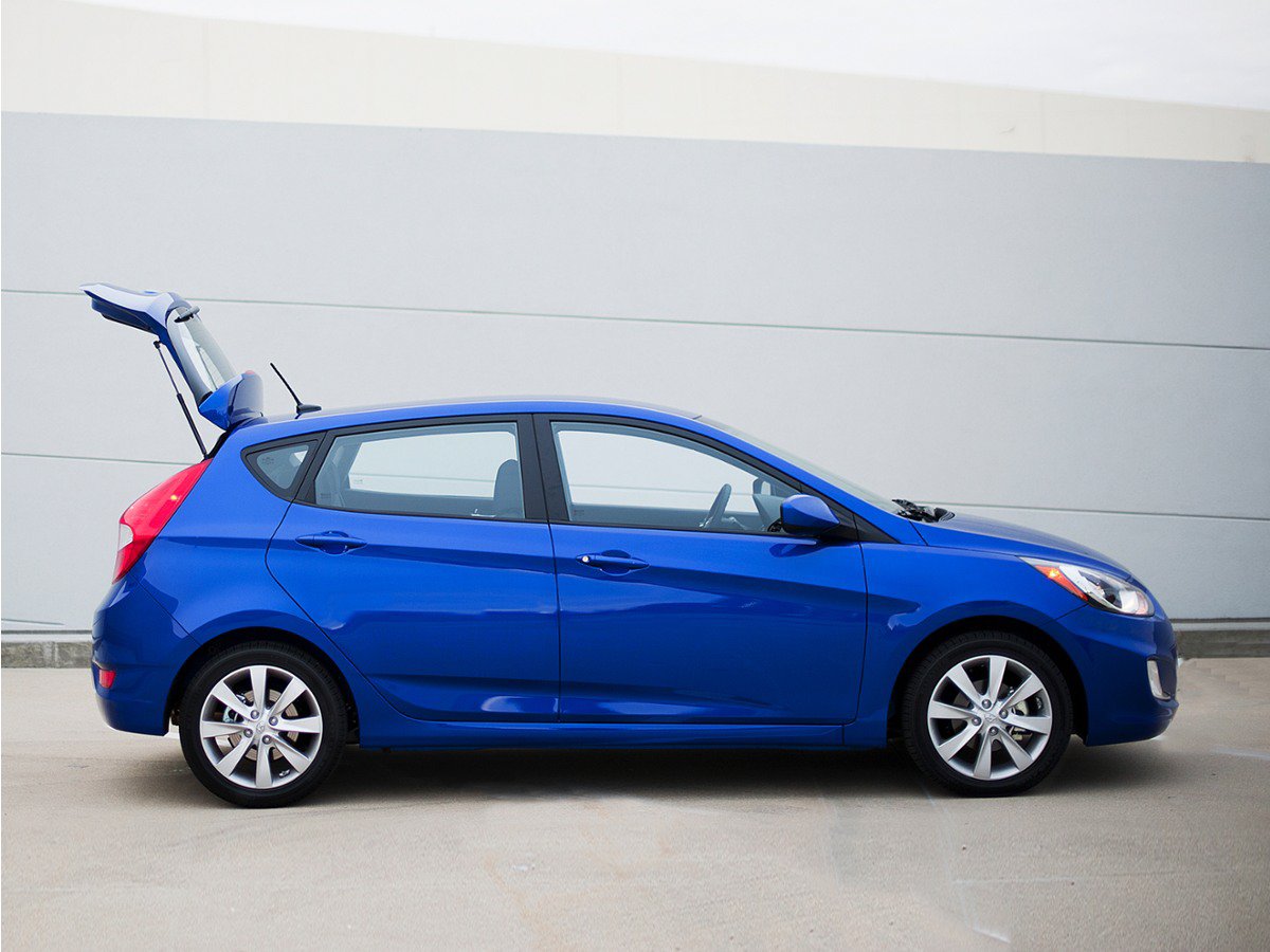 Used 2013 Hyundai Accent GS FWD image 1