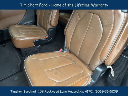 Used 2018 Chrysler Pacifica Limited w/ Tire & Wheel Group FWD image 10