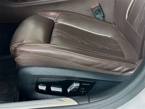 Used 2021 BMW 750i xDrive w/ Executive Package image 23