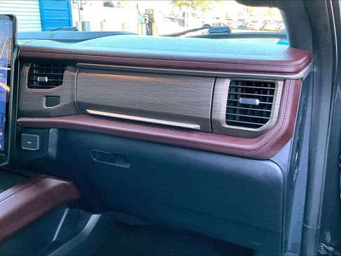 Used 2023 Ford Expedition Max Limited image 18