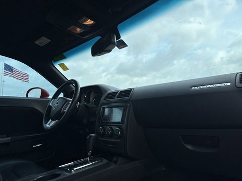 Used 2014 Dodge Challenger R/T RWD image 27