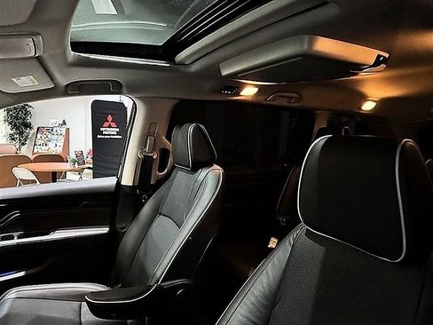 Used 2025 Honda Odyssey Elite image 4