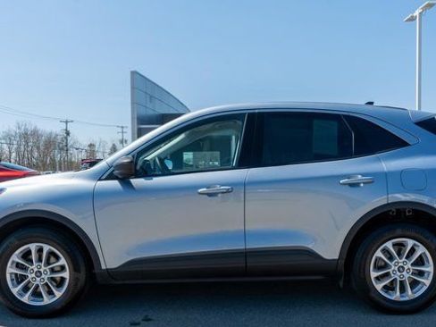 Used 2022 Ford Escape SE w/ Cold Weather Package AWD/4WD image 9