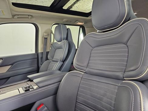 Used 2020 Lincoln Navigator Black Label w/ Cargo Convenience Package image 28