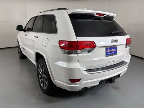 Used 2017 Jeep Grand Cherokee Overland w/ Jeep Active Safety Group image 6